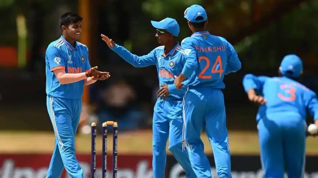 भारतीय गेंदबाजों के आगे बिखर गई न्यूजीलैंड की टीम
