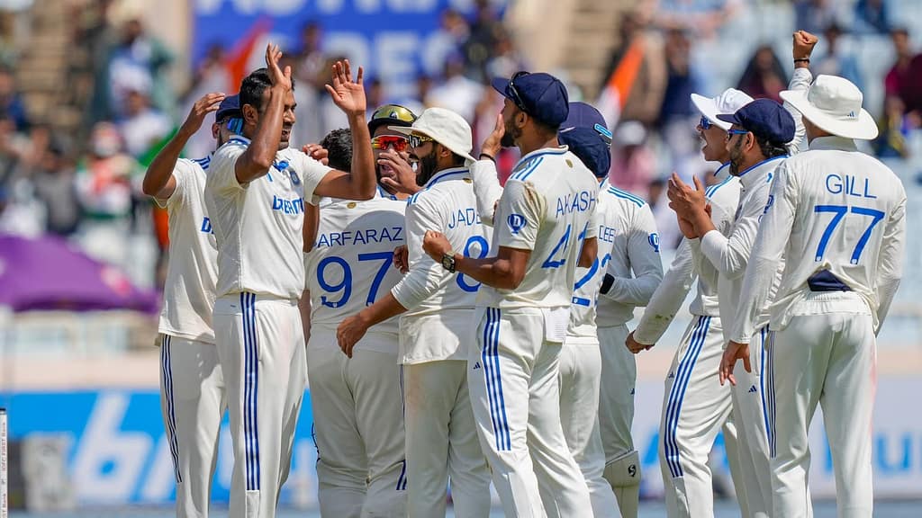 अश्विन और कुलदीप के आगे बेबस हुए इंग्लैंड के बल्लेबाज