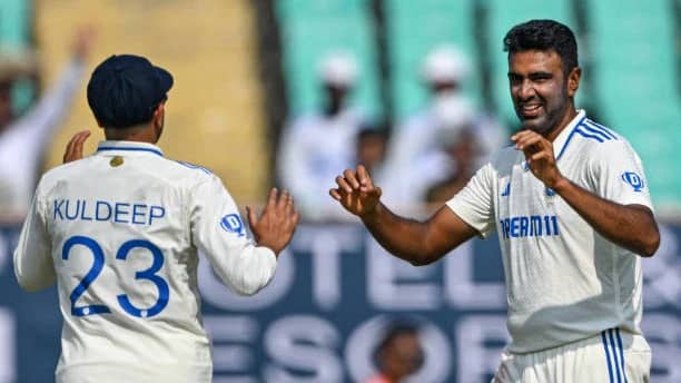 अश्विन और कुलदीप के आगे बिखर गए इंग्लैंड के बल्लेबाज